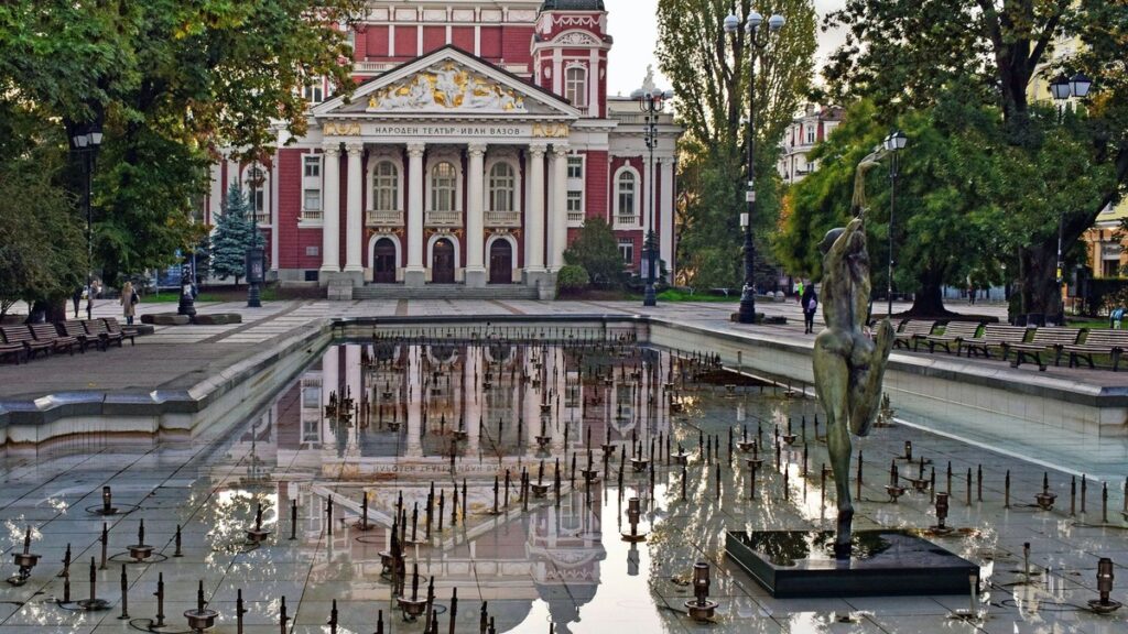 Къде може да се види изложбата „Всеки нов живот заслужава шанс“?