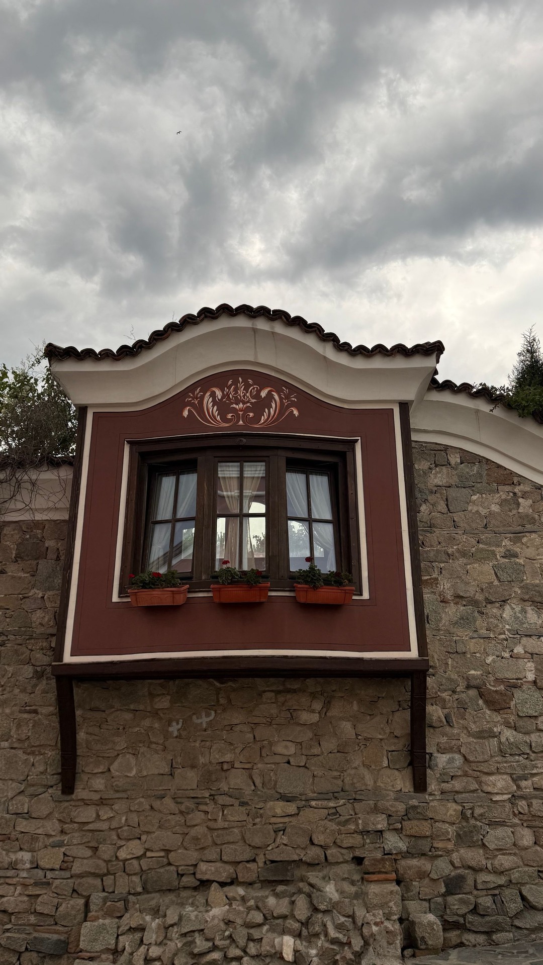 Декоративен прозорец в Стария Пловдив, архивна илюстрация
